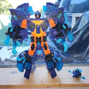 2016 HASBRO TRANSFORMERS THE LAST KNIGHT CYBERTRON, TOYS R US EXCLUSIVE.